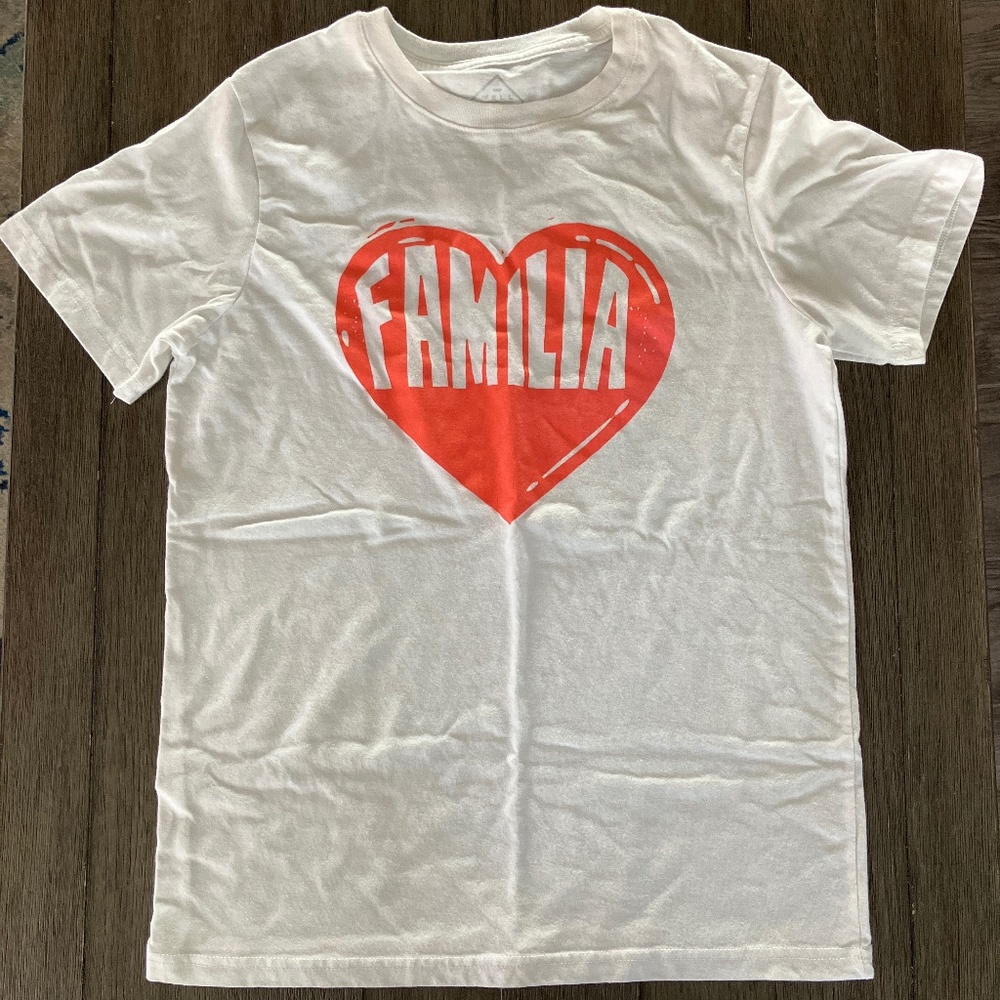 Familia ❤️ Shirt SIZE XL